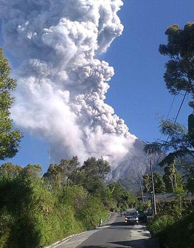 Endonezya’da volkan patladı 