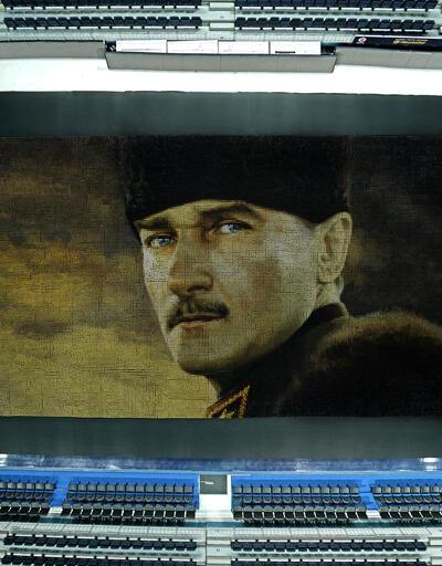 Fenerbahçe'den 60 bin renkli bardakla dev Atatürk portresi
