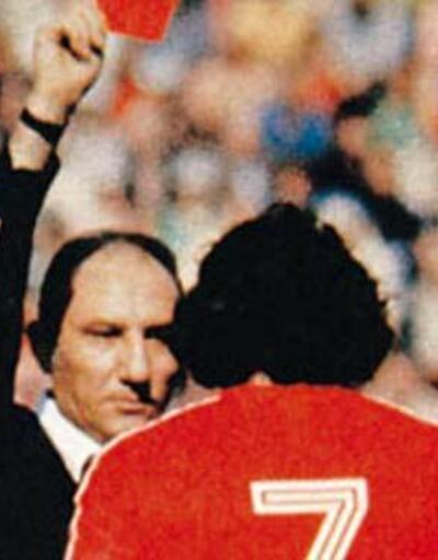 Dünya Kupası'nda ilk kırmızı kartı bir Türk gösterdi