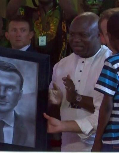 11 yaşındaki ressam portresini çizdi, Macron hayran kaldı 