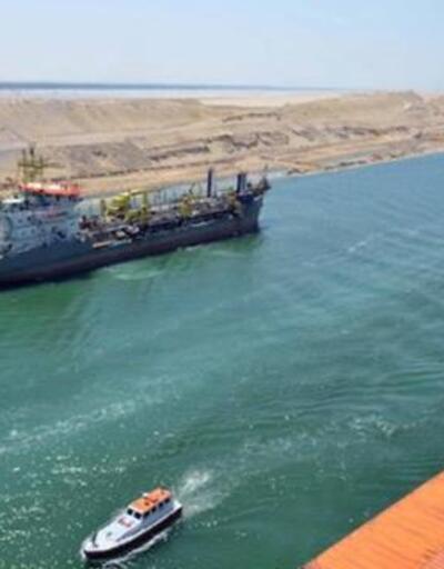 Süveyş Kanalı'nda 5 gemi çarpıştı