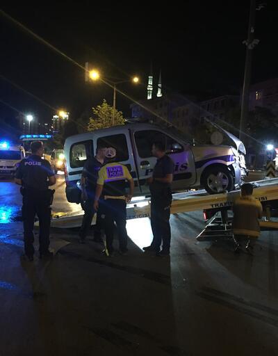 Kırmızı ışıkta geçti polis aracına çarptı: 3 yaralı
