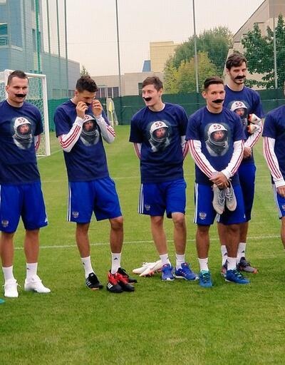 Rus futbolcular Cherchesov'un doğum gününü böyle kutladı