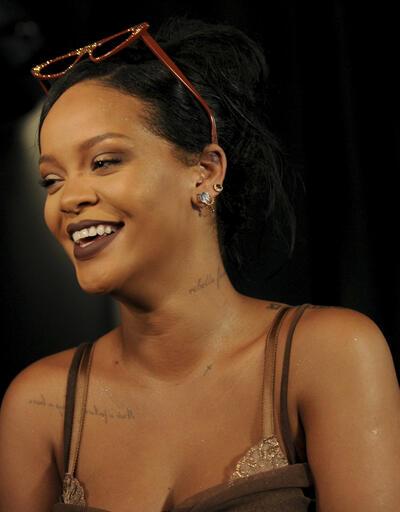 Rihanna'dan çok konuşulacak defile: Alışılmışın dışına çıktı