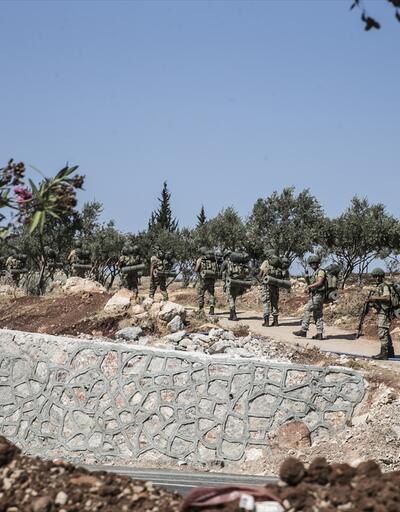 Komandolar Suriye sınırında devriyede