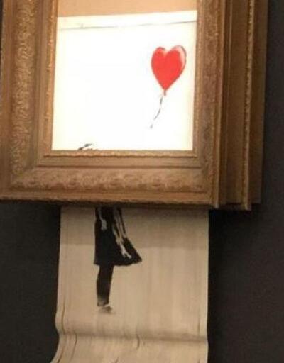Banksy'nin 'Kırmızı Balonlu Kız' adlı eseri satıldıktan sonra kendi kendini yok etti
