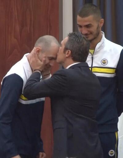 Ali Koç, Ramil Guliyev'i alnından öptü