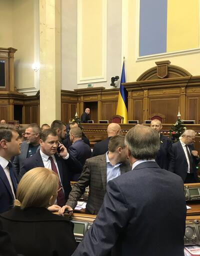 Ukrayna Parlamentosu'nda yumruklar konuştu