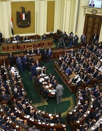 Mısır'da olağanüstü hal 3 ay daha uzatıldı 