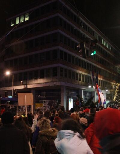 Sırbistan'da hükümet karşıtı gösteriler devam ediyor