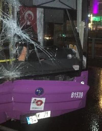 Fatih’te özel halk otobüsü kaza yaptı