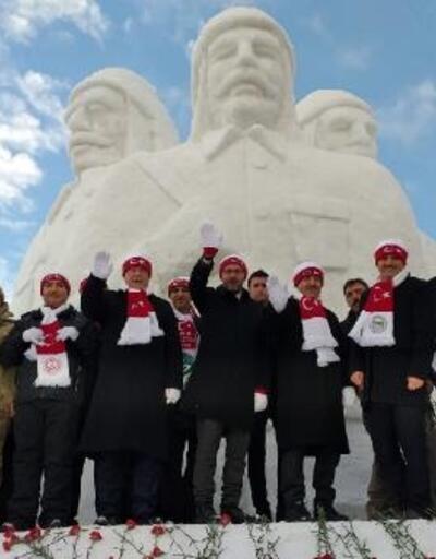 Şehit Mehmetçikler'in kardan heykellerinin açılışına Bakan Kasapoğlu katıldı