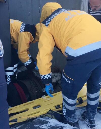 Denizli'de işçi servisi buzlanan yolda devrildi: 12 yaralı