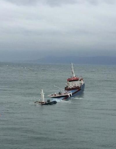 Marmara Adası'nda yük gemisi karaya oturdu, 6 kişi kurtarıldı