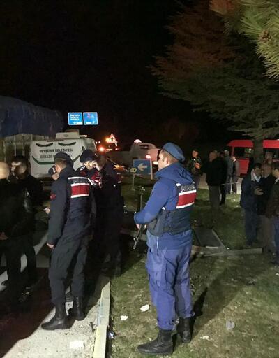 Konya'da feci kaza... Yolcu minibüsü kamyona çarptı: 2 ölü, 13 yaralı