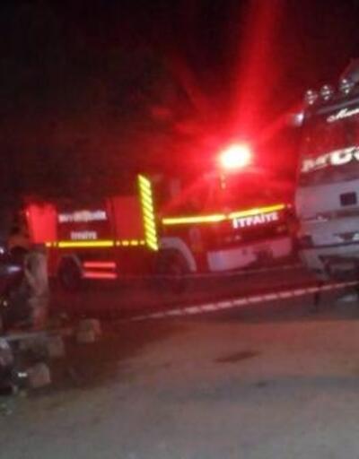 Freni patlayan kamyon park halindeki otomobile çarptı: 3 yaralı