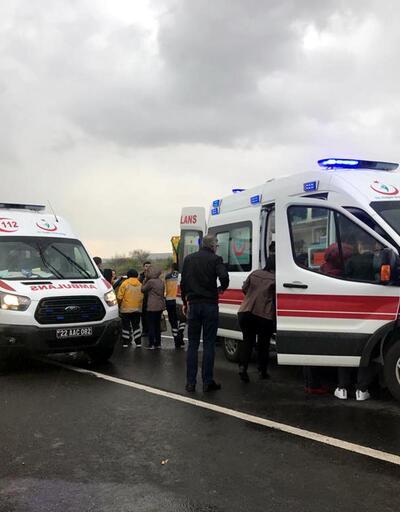 Öğrenci servisi kamyona çarptı: 10 öğrenci yaralı