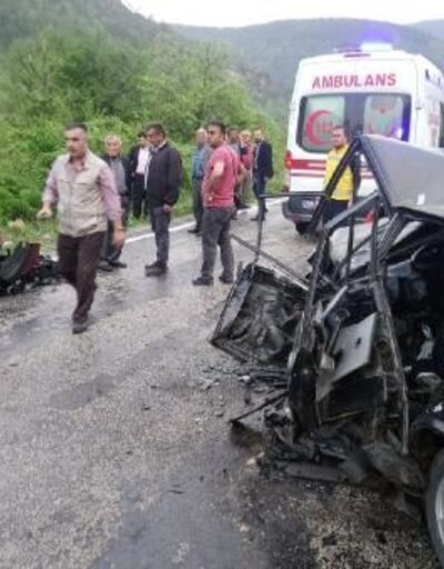 Karabük'te 2 otomobil çarpıştı: 1 ölü, 4 yaralı