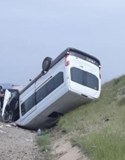 Kırıkkale'de minibüs devrildi: 8 yaralı