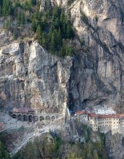 Sümela Manastırı'nda 360 tonluk kaya yerinde sabitlendi