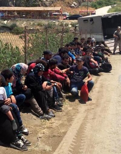 Yayladağı'nda 40 kaçak göçmen yakalandı