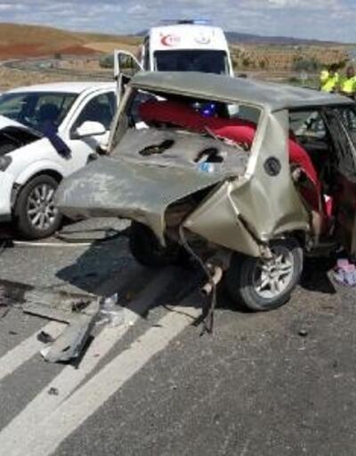 Kırıkkale'de 2 otomobil çarpıştı: 1 ölü, 5 yaralı