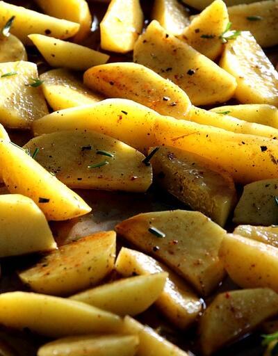 Fırında Elma Dilim Patates Tarifi: Elma Dilim Patates Fırında Nasıl Yapılır? Fırında Nasıl Kaç Derecede Pişer? En Güzel Elma Dilim Patates Yapımı