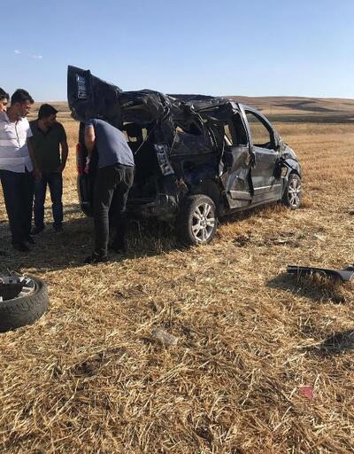 Kovancılar'da hafif ticari araç takla attı: 2 yaralı