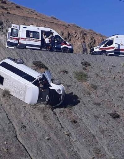 Elazığ'da yolcu minibüsü devrildi: 4 yaralı