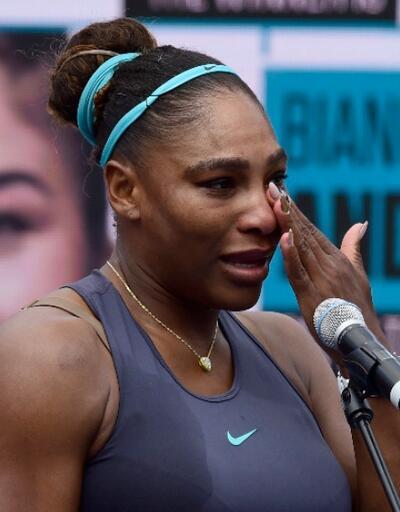 Serena Williams gözyaşlarına boğuldu