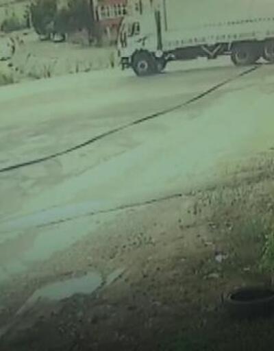 Sultanbeyli'de kamyonunun motosikletteki iki kişiyi ezme anı kamerada