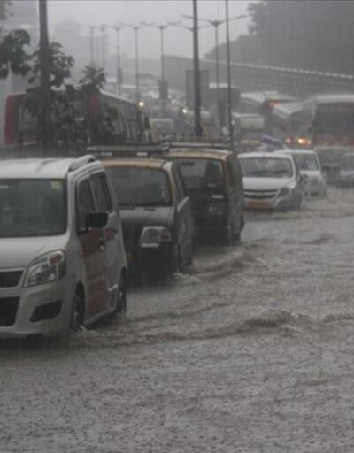 Hindistan'da şiddetli yağışlar bir haftada 59 can aldı