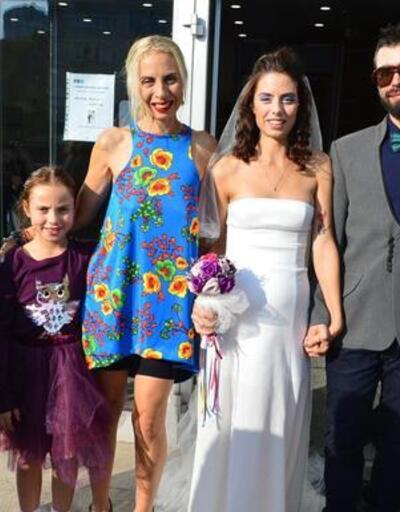 Ünlü şarkıcı Zeynep Casalini kızını evlendirdi