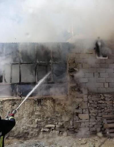 Van'da 6 kişilik ailenin evi yandı