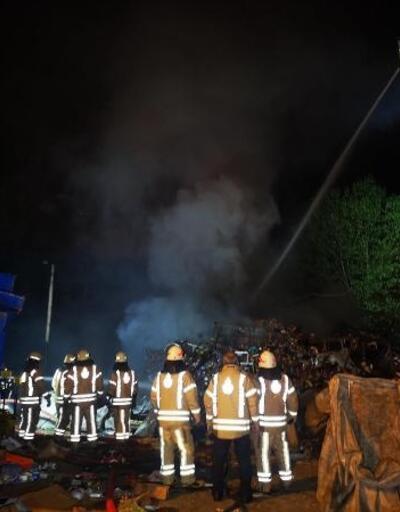 Sancaktepe'de hurdalık yangını