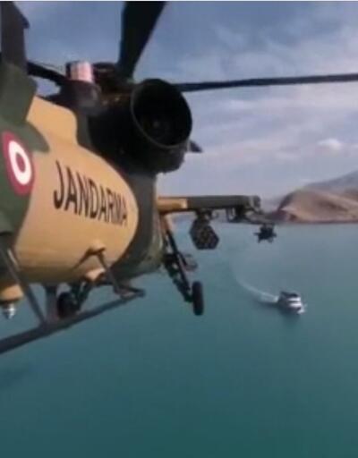 Atak helikopterinden Van Gölü manzarası