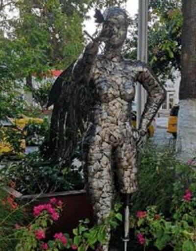 Bodrum'da Neslican Tay heykeli dikildi