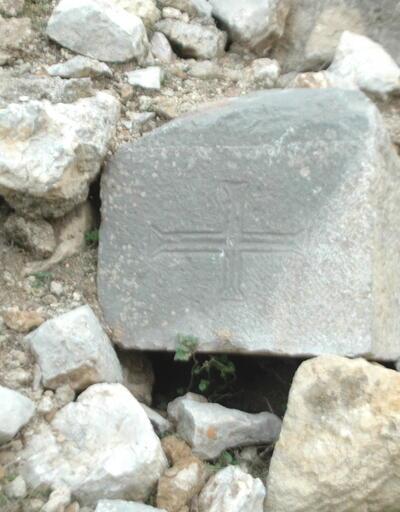 Keçileri otlatırken tarihi hamam ve kilise kalıntıları buldu