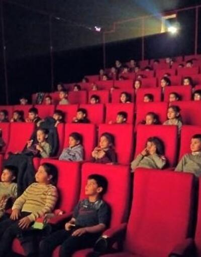 Hayatlarında ilk defa sinemaya gittiler