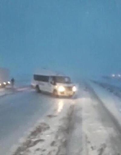 Konya'da kar yağışı ve buzlanma ulaşımı etkiledi