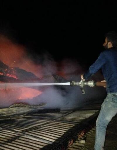 Erzurum’da çıkan yangında 4 ev ve 3 ahır yandı