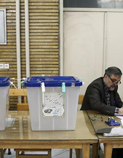İran'daki Meclis seçimlerinde oy verme süresi uzatıldı