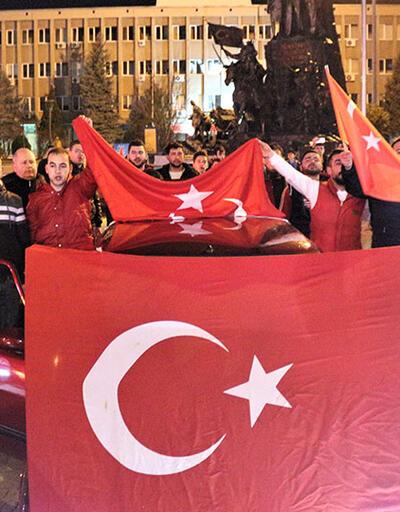 Türkiye şehitler için tek yürek	