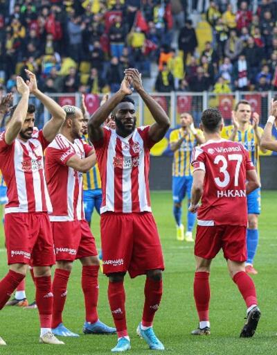 Sivasspor 3 puanı 3 golle aldı