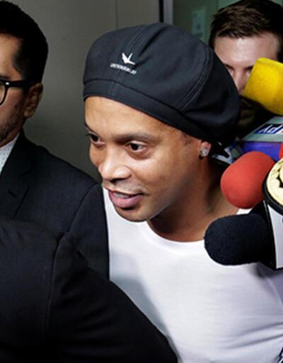 Eski yıldız futbolcu Ronaldinho Paraguay'da tutuklandı