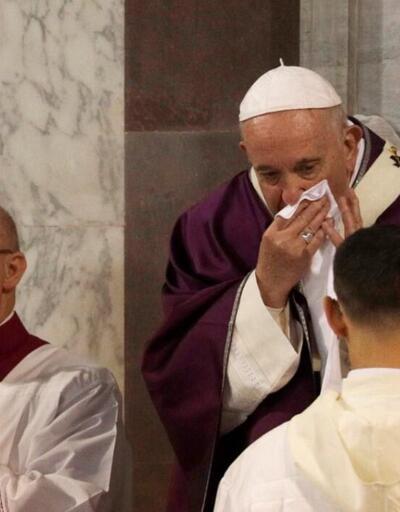 Papa ile aynı konutta kalan rahipte koronavirüs tespit edildi