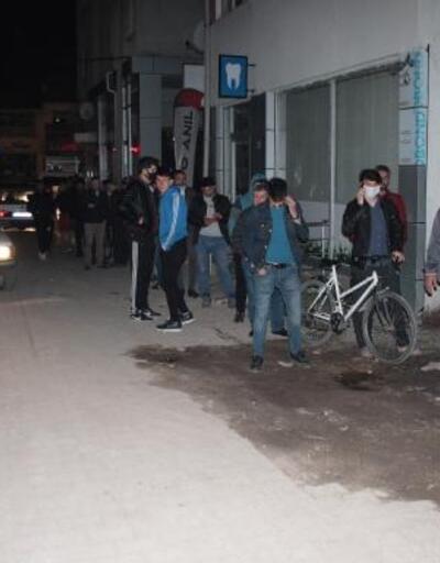 Beyşehir'de sokağa çıkma yasağını duyanlar uzun kuyruklar oluşturdu