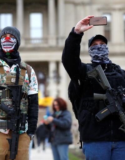 ABD’de silahlı gruptan ‘koronavirüs’ protestosu