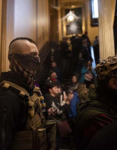 ABD'nin Michigan eyaletinde kısıtlama karşıtı silahlı protestocular kongre binasına girdi