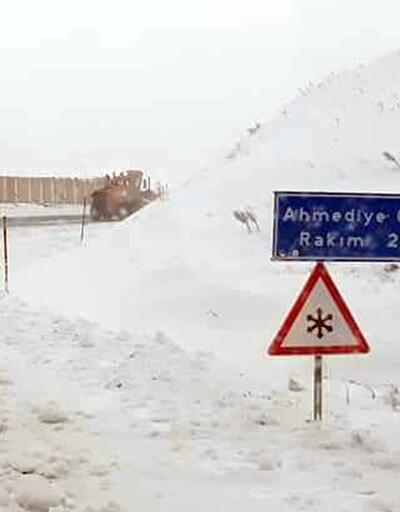 Erzincan'da köy yolları, mayıs ayında kardan kapandı